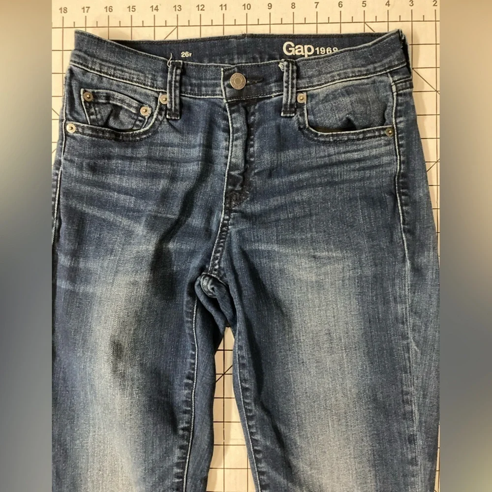 GAP 1969 Women’s Size 26 Regular Blue Jeans - Picture 2 of 9